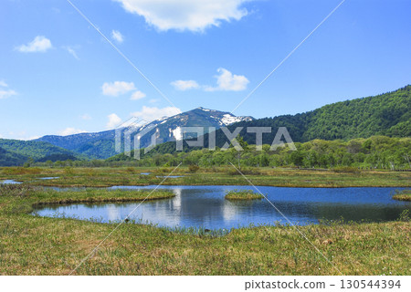 從群馬縣片品村尾瀨原看到的涉佛山 130544394