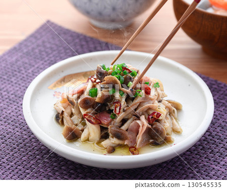 Savory and delicious ♪ Shimeji mushrooms and bacon stir-fried with butter and soy sauce | Home-cooked side dishes and Japanese-style dining images Savory and delicious ♪ Shimeji mushrooms and bacon stir-fried with butter and soy sauce | Home-cooked side dishes and Japanese-style dining images 130545535