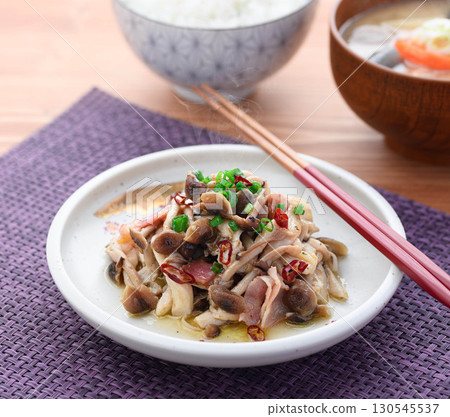 Savory and delicious ♪ Shimeji mushrooms and bacon stir-fried with butter and soy sauce | Home-cooked side dishes and Japanese-style dining images 130545537