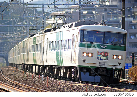 東海道線 真鶴 JR 東日本 185 系列 A1 編組(大宮)大通子 東海道線 真鶴 JR 東日本 185 系列 A1 編組(大宮)大通子 130546590