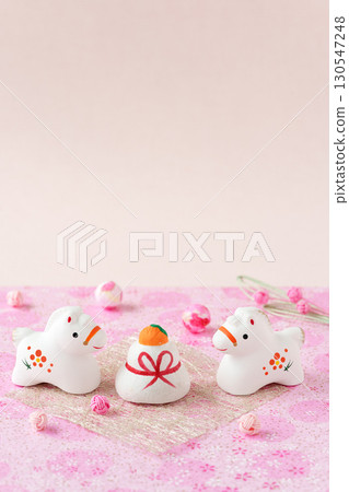 Year of the Horse New Year's Card Material | Foal and Kagami Mochi 130547248