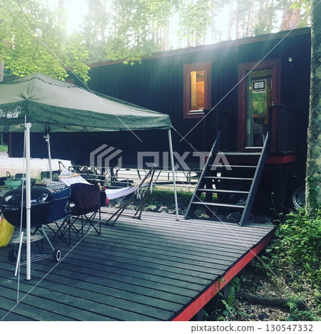 在樹林裡的小屋露營 130547332