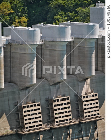 The water level at Yamba Dam has dropped significantly due to drought. 130549266