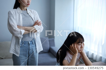 Image of daughter and mother arguing 130549275