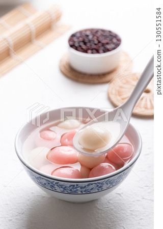 Tangyuan (Chinese sweet dumpling), Glutinous rice ball in syrup 130551584