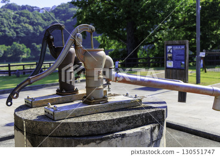 Old-fashioned hand pump (Ozu City, Ehime Prefecture) 130551747