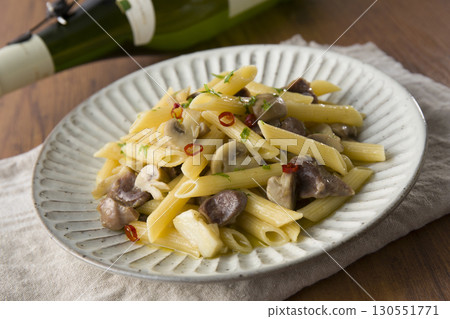 蒜香風味雞胗蘑菇通心粉 蒜香風味雞胗蘑菇通心粉 130551771