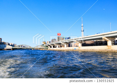 從水上巴士上眺望東京淺草 130551925