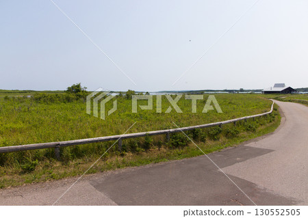 [Hokkaido_Kitami_Lake Saroma] Wakka Primeval Flower Garden and Lake Saroma, captivating visitors 130552505