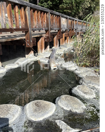 Oku-Nikko Lake Yunoko_September_The source of the spring that springs out of the lake_Oku-Nikko Yumoto Onsen source 130555229