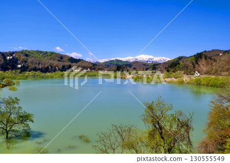 Lake Shirakawa and Mount Iide (Iide Town, Yamagata Prefecture) 130555549