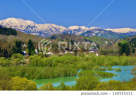 Lake Shirakawa and Mount Iide (Iide Town, Yamagata Prefecture) Lake Shirakawa and Mount Iide (Iide Town, Yamagata Prefecture) 130555551