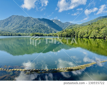 Lake Yunoko in Oku-Nikko with its beautiful mirror reflection 130555722