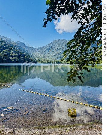 奧日光湯之湖的美麗鏡面倒映 奧日光湯之湖的美麗鏡面倒映 130555736