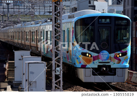 323 series inner loop train running on the Osaka Loop Line 130555819