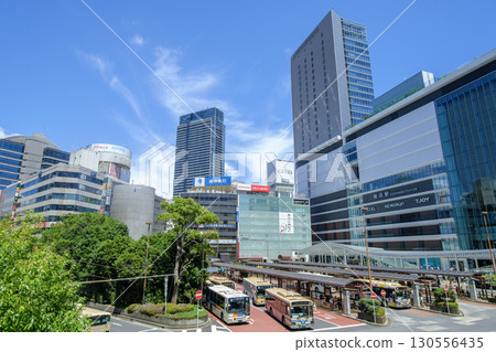 Yokohama Station, station building and rotary in front of the west exit, Yokohama City, Kanagawa Prefecture Yokohama Station, station building and rotary in front of the west exit, Yokohama City, Kanagawa Prefecture 130556435