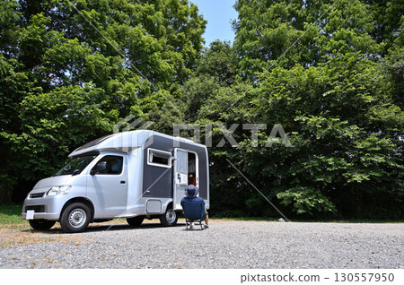 單人露營車、男子露營車、露營車 130557950