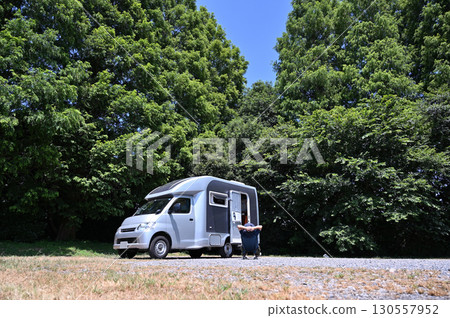 單人露營車、男子露營車、露營車 130557952