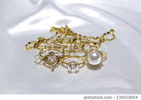 Jewelry, gemstones, purchase, business, gift 130558054