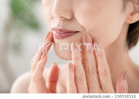 女性、法令紋、嘴部、煩惱 130558518