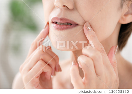 女性、法令紋、嘴部、煩惱 130558520