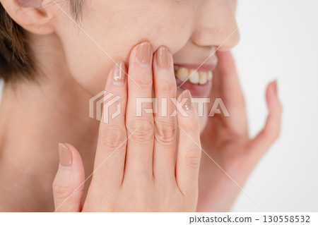 Woman, nasolabial folds, mouth, smile Woman, nasolabial folds, mouth, smile 130558532