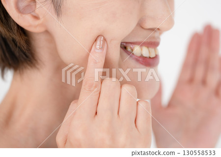 Woman, nasolabial folds, mouth, smile Woman, nasolabial folds, mouth, smile 130558533