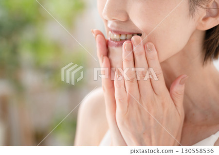 Woman, nasolabial folds, mouth, smile 130558536