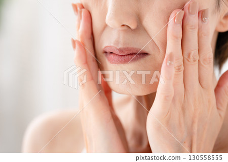 Woman, nasolabial folds, mouth area, worries Woman, nasolabial folds, mouth area, worries 130558555