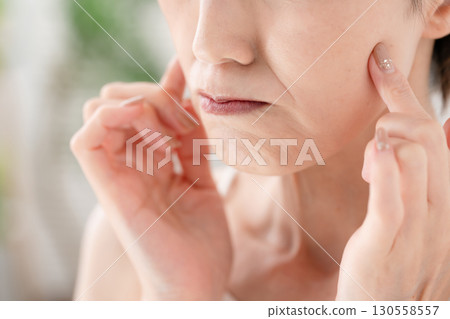 Woman, nasolabial folds, mouth area, worries 130558557