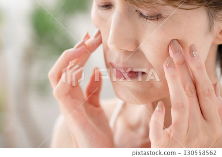 Woman, nasolabial folds, mouth area, worries 130558562