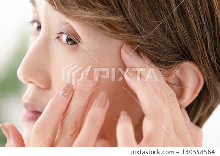 女人的眼睛憂慮 130558564