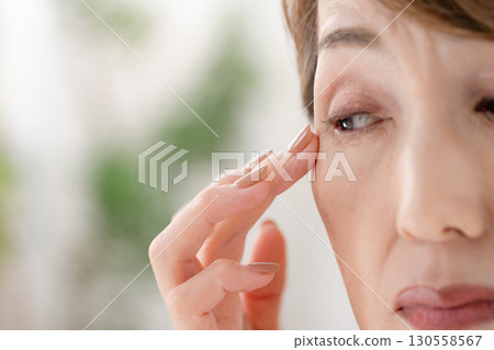 女人的眼睛憂慮 130558567