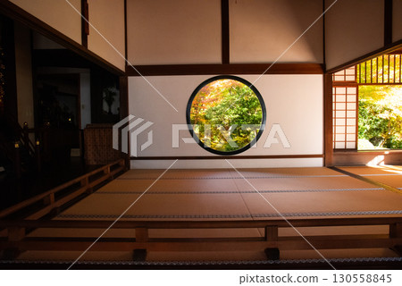 Autumn leaves at Genkoan Temple in Kyoto 130558845