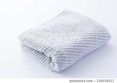 新的灰色面巾 新的灰色面巾 130559317