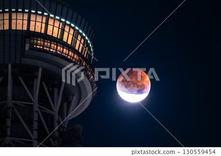 Tokyo: Total lunar eclipse and Skytree on September 8, 2025 130559454