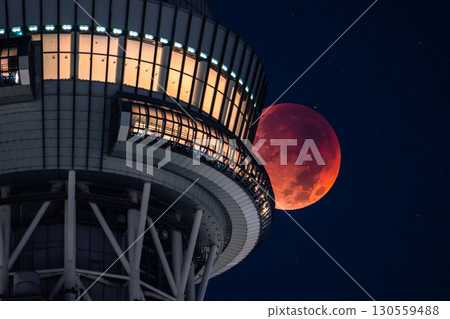 東京：2025年9月8日月全食及晴空塔 130559488