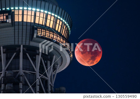 東京：2025年9月8日月全食及晴空塔 130559490