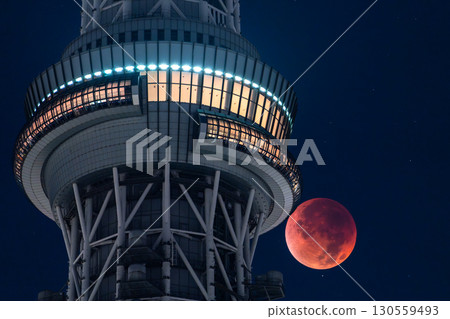 東京：2025年9月8日月全食及晴空塔 130559493