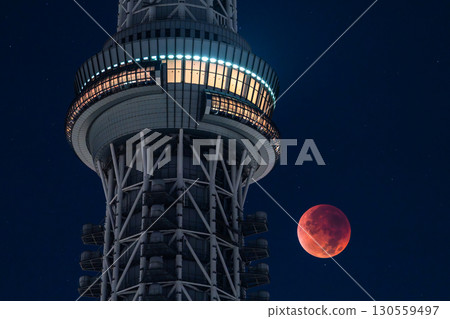 東京:2025年9月8日月全食及晴空塔 東京:2025年9月8日月全食及晴空塔 130559497