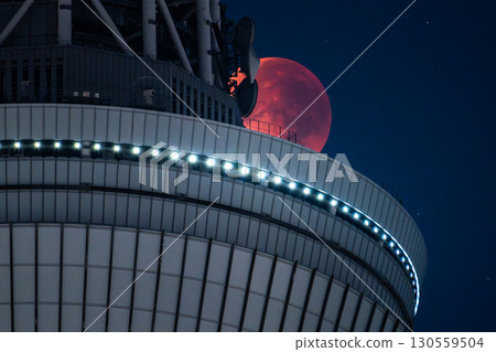 Tokyo: Total lunar eclipse and Skytree on September 8, 2025 130559504