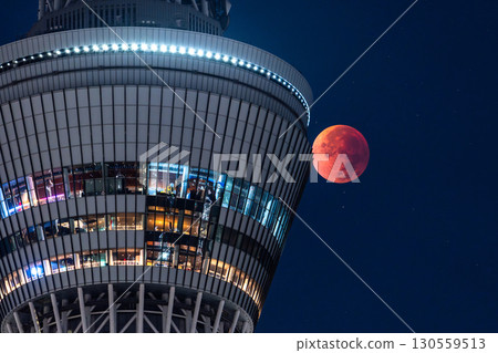 Tokyo: Total lunar eclipse and Skytree on September 8, 2025 130559513