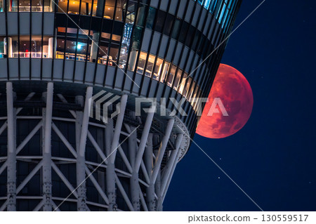 Tokyo: Total lunar eclipse and Skytree on September 8, 2025 130559517