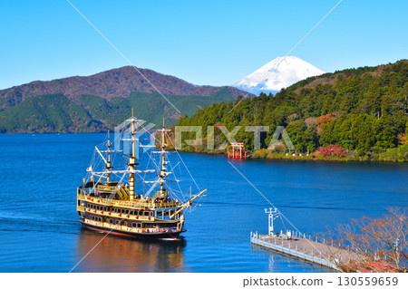 秋天 元箱根 蘆之湖 富士山 秋天 元箱根 蘆之湖 富士山 130559659