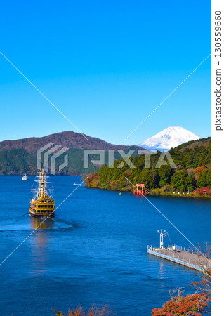 秋天 元箱根 蘆之湖 富士山 秋天 元箱根 蘆之湖 富士山 130559660