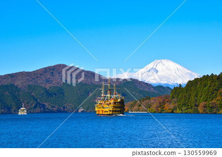 Autumn Motohakone Lake Ashi Mt. Fuji 130559969