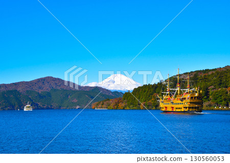 Autumn Motohakone Lake Ashi Mt. Fuji 130560053
