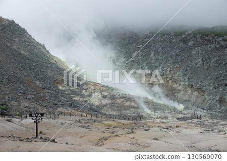 阿寒國立公園內硫磺山升起的煙霧 130560070
