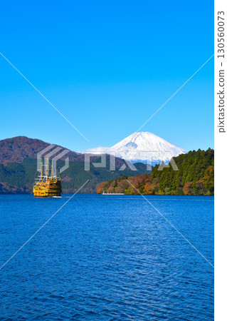 秋天 元箱根 蘆之湖 富士山 秋天 元箱根 蘆之湖 富士山 130560073
