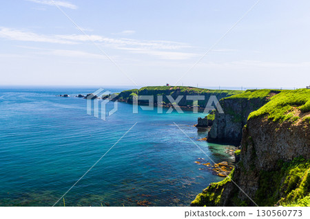 [Hokkaido_Akkeshi_Cape Kiritappu] The dynamic scenery of steep cliffs and reefs is fascinating 130560773